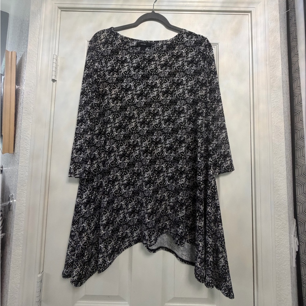 Alfani Black and White Abstract Print Tunic